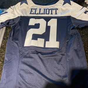 Zeke Elliott medium Nike jersey never worn